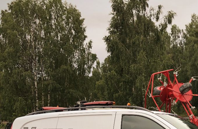 Servicebil klar for oppdrag hjemme hos deg.